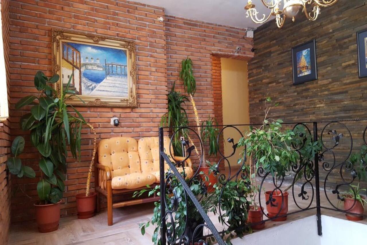 Hotel Livia Tirana Exterior foto