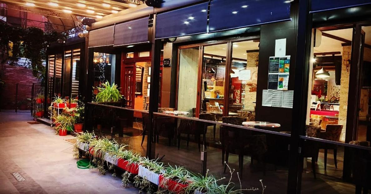 Hotel Livia Tirana Exterior foto