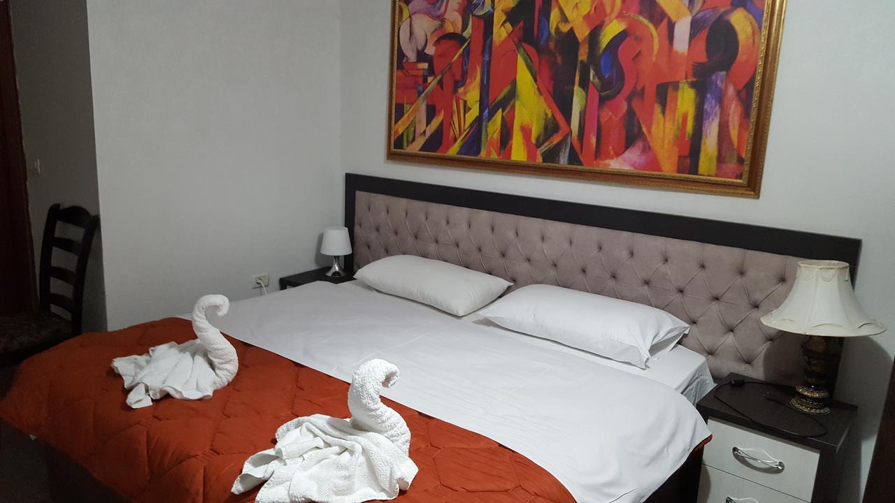 Hotel Livia Tirana Exterior foto