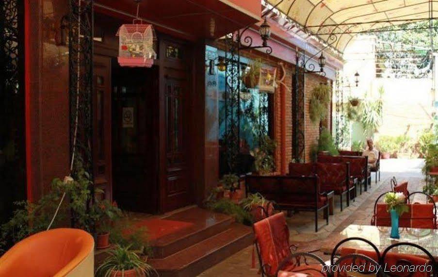 Hotel Livia Tirana Exterior foto