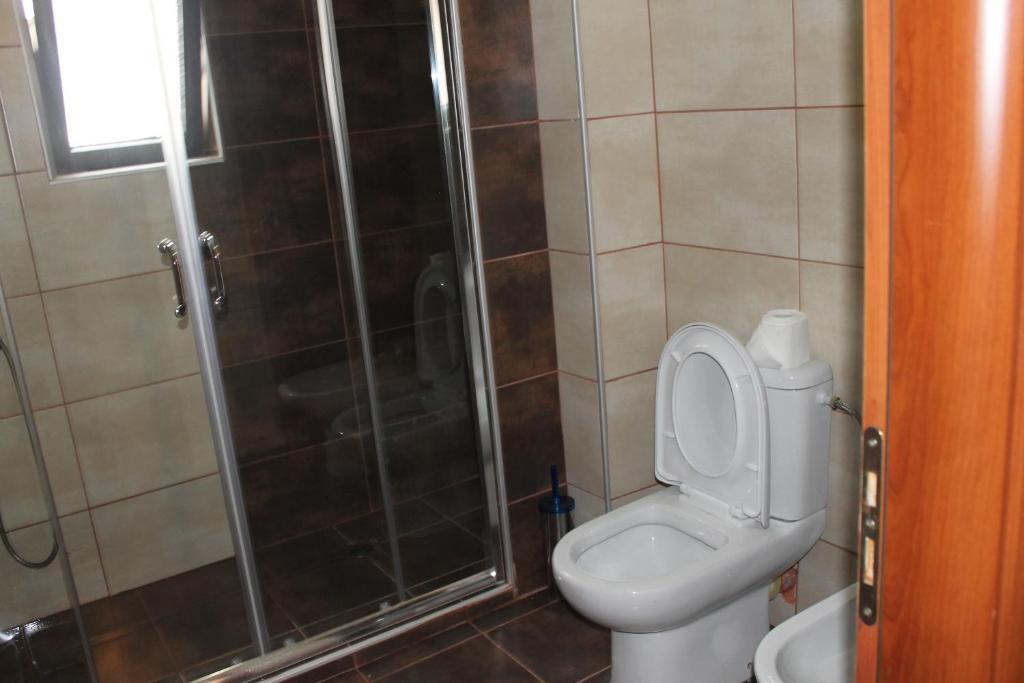 Hotel Livia Tirana Quarto foto